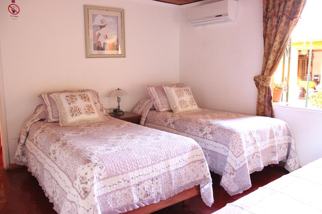 Economy Hostel Tierra Noble Bed&Breakfast Santa Cruz Exterior foto