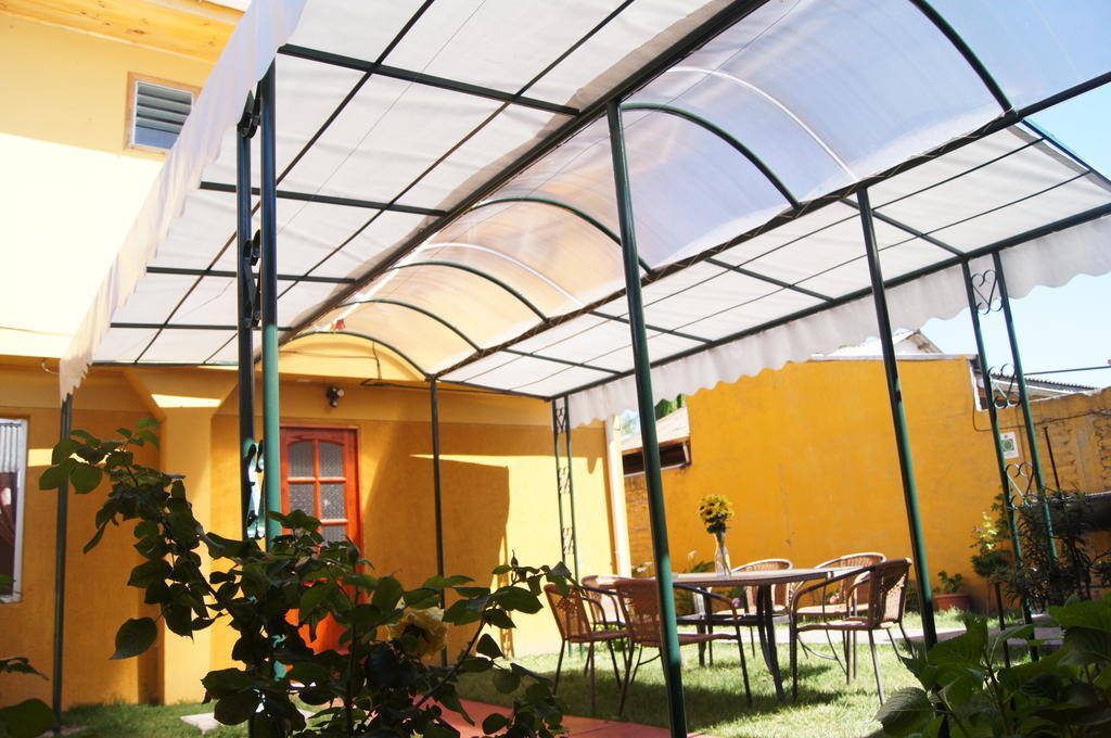 Economy Hostel Tierra Noble Bed&Breakfast Santa Cruz Exterior foto