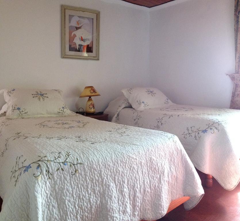 Economy Hostel Tierra Noble Bed&Breakfast Santa Cruz Exterior foto